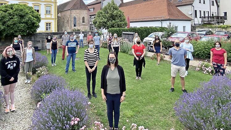 Nach drei Monaten Zuweisung scheiden aus: Christina Binöder, Jana Denner, Anja Dittrich, Christina Erl, Christof-Jürgen Fleischmann, Katharina Meyer, Julia Kreller, Anna-Lena Marschel, Lena Knoll, Tobias Dittrich, Lorena Benoit, Katharina Böhnlein, Saskia Müller, Pascal Benda, Leo Stammler, Florian Trautner, Renate Brehm und Jana Reißenweber Foto: PR