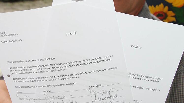 Josef Heiß hat Unterschriften wegen der vielen ungenehmigten Feuerwerke gesammelt und hofft auf mehr Ruhe. Foto: Sonja Adam