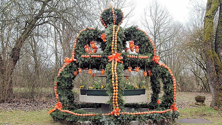 Der Osterbrunnen in Schmölz Foto: Ferdinand Merzbach