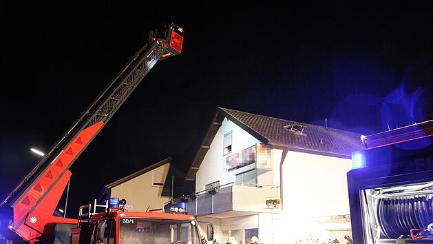Ha&szlig;furt: Brand in Mehrfamilienhaus mit zwei Verletzten