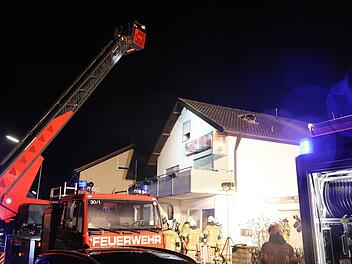 Haßfurt: Brand in Mehrfamilienhaus mit zwei Verletzten