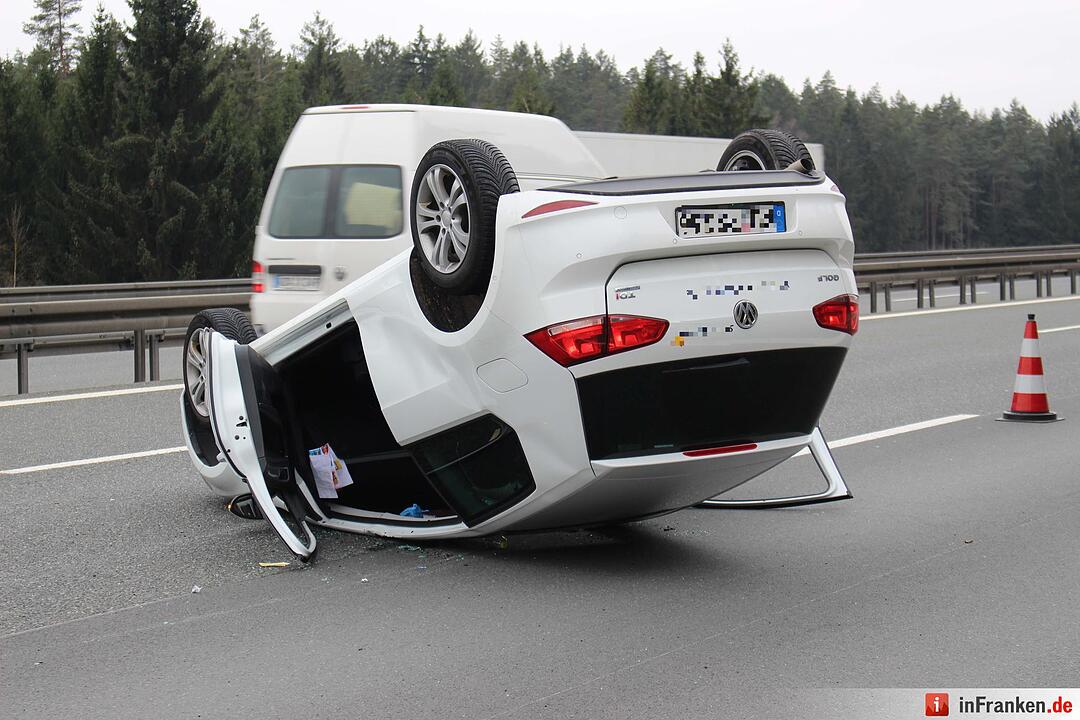 Autos überschlagen sich auf A9 bei Trockau - Ein Schwerverletzter