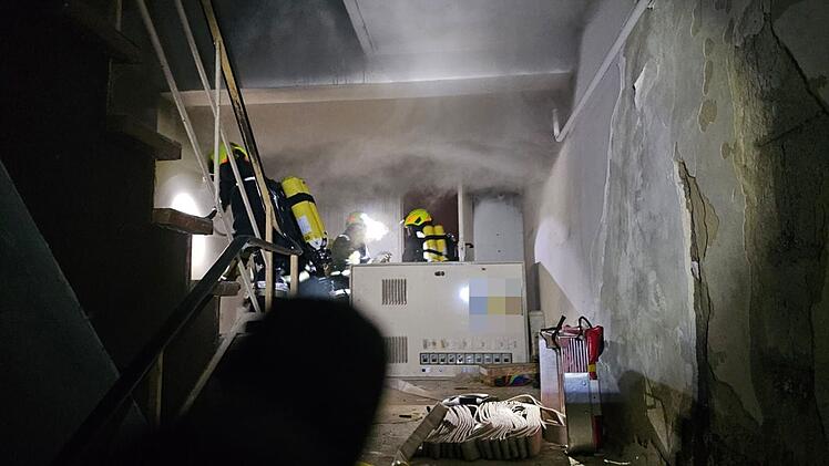 Mitwitz: Industriegebäude in Flammen - mehrere Feuerwehren im Einsatz