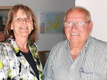 Die SPD-Landtagsabgeordnete Kathi Petersen (links) sprach auf Einladung der SPD-Arbeitsgemeinschaft 60plus und Kreisvorsitzendem Adolf Lieb (rechts) in Hammelburg.  Foto: Dieter Britz