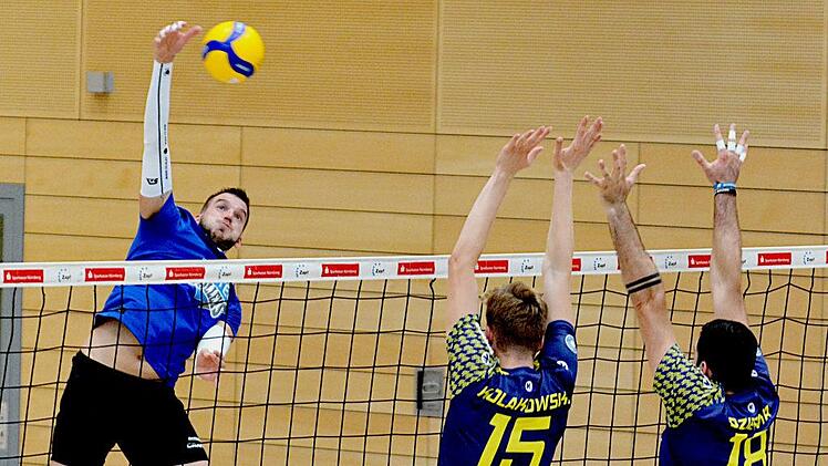 Tomas Halanda (links) befindet sich mit den Heitec Volleys Eltmann mitten in der Vorbereitung auf die anstehende Bundesligasaison.  Foto: Werner Haala