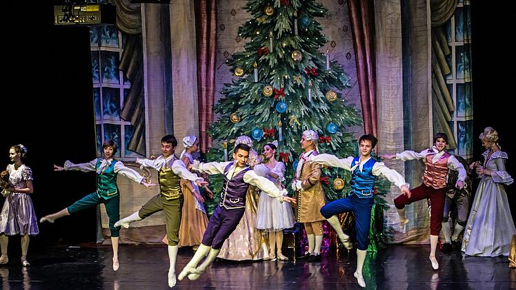 Szene aus dem Gastspiel des Russischen klassischen Staatsballett mit Tschaikowskys "Nussknacker" in Coburg.Foto: Jochen Berger