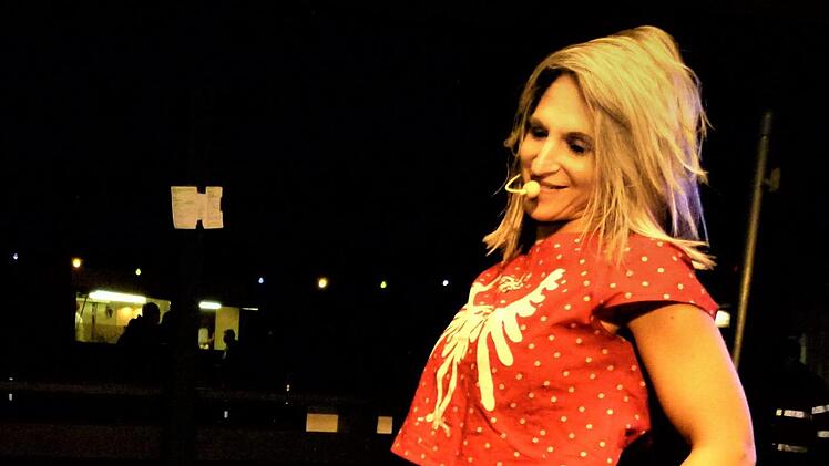 Gut 200 Besucher waren gekommen, um das Konzert mit "Susal - der Partyhexe" live zu erleben. Foto: Werner Reißaus