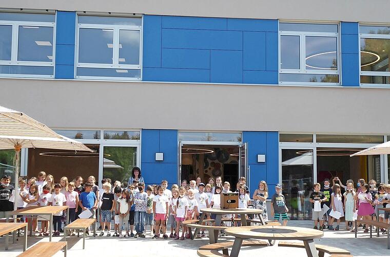 Neues Gebäude der Mittagsbetreuung an der Annaschule eingeweiht - Vimarsana News
