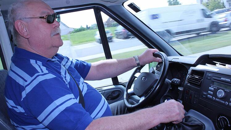 Edgar Föhrweißer fährt den Bus gerne.