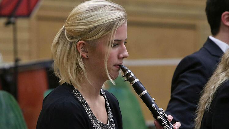 Impresionen vom Sinfoniekonzert in der Franz Goebel Halle Rödental mit dem Jugendorchester Rödental und dem Orchester der Musikfreunde NeustadtFoto: Jochen Berger
