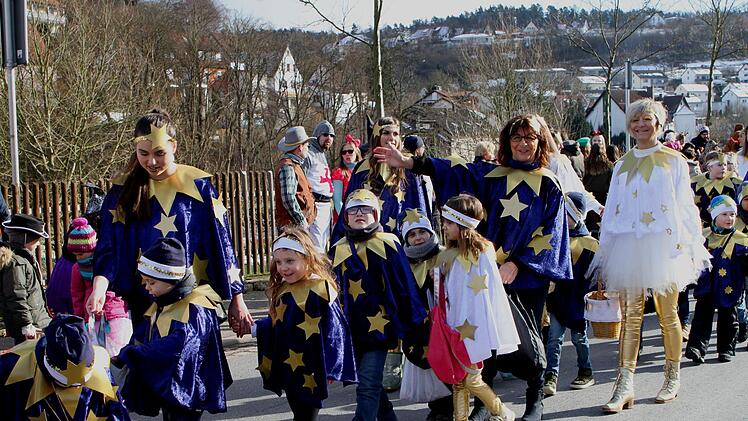 Die Kleinsten aus Eltmann beschäftigten sich mit dem "Sterntaler-Märchen".