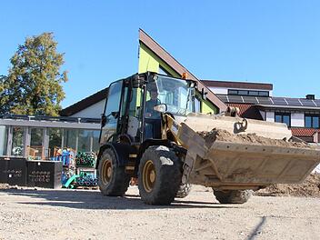 Noch bis September 2019 wird rund um das Rathaus in Röttenbach alles neu gestaltet. Foto: Christian Bauriedel