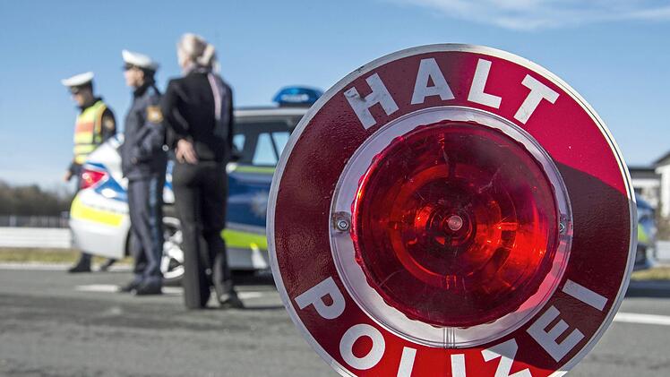 Der Alltag der Polizistinnen und Polizisten besteht aus vielen unterschiedlichen Herausforderungen. Das Polizeipräsidium Oberfranken beschäftigt sich mit Gesundheitsmanagement. Foto: Bayerische Polizei