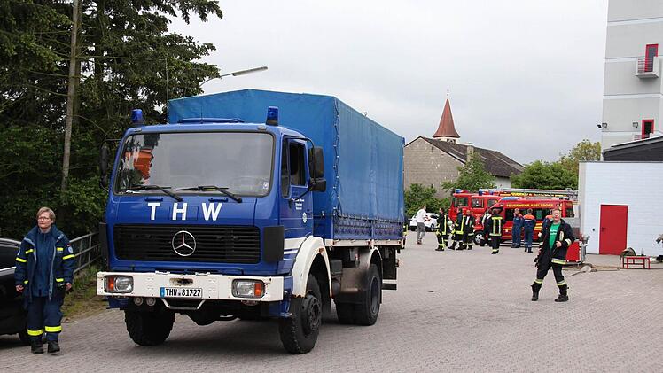 Das THW hat Sandsäcke gebracht. Foto: Johanna Blum