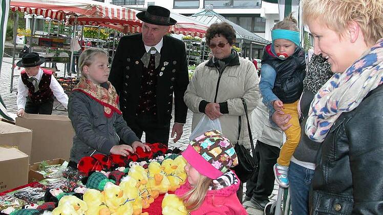 Für Gutscheine bekommen Kinder hier Glückskäfer oder Quietscheentchen. Foto: Klaus Oelzner