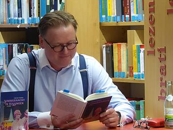 Autor Vincent Rahder in der Bad Kissinger Stadtbibliothek. Gerhild Ahnert