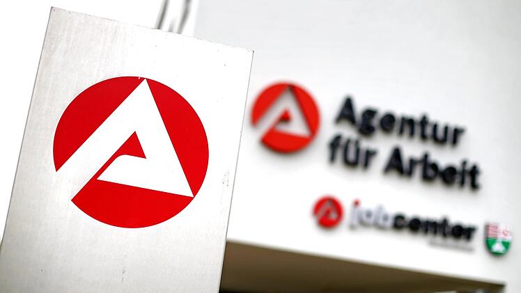 Für Menschen mit ausländischen Wurzeln bestehen viele Hürden, auf dem deutschen Arbeitsmarkt Fuß zu fassen. Bei der Integrationskonferenz des Landkreises Bad Kissingen im Staatsbad Brückenau kamen diese zur Sprache. Foto: Jan Woitas/dpa