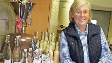 Gabriele Walter ist für für den Verkauf der Liköre und Schnäpse zuständig.