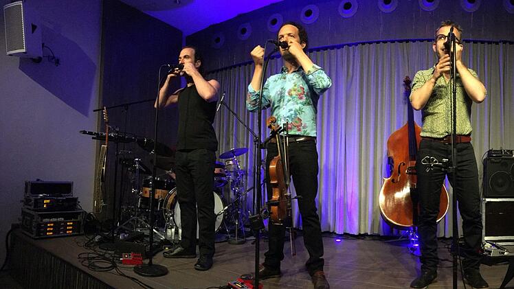 Coburg-Debüt: Das Ensemble "Trams des Balkans" beeindruckte die Zuhörer bei "Leise am Markt".Foto: Jochen Berger