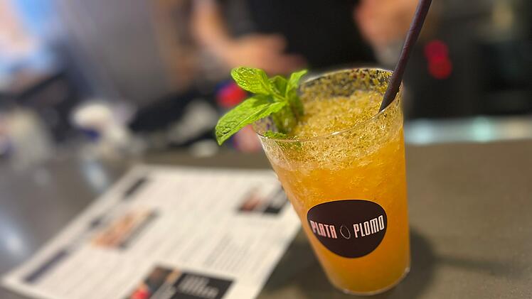 Erlangen: Neue Cafe-Bar "Plata O Plomo" eröffnet