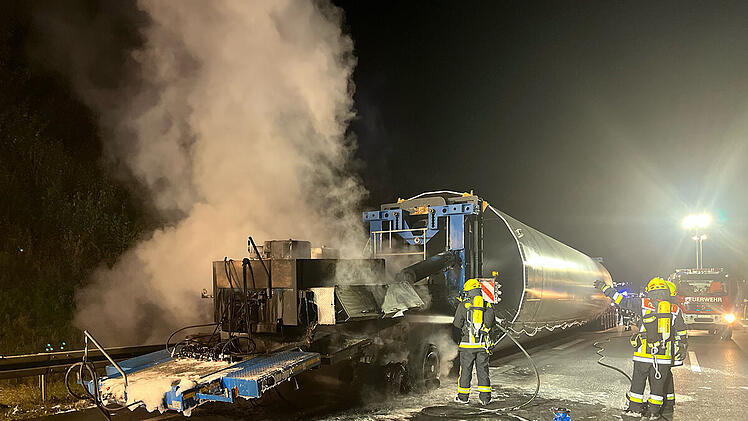 Brennender Lkw auf der A9