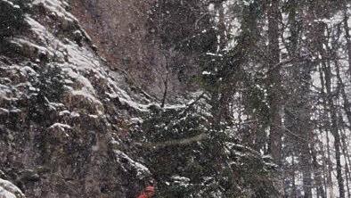 Felsfreistellung: Auch um den Naturschutz kümmert sich die Bergwacht. Foto: Bergwacht