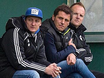Bei der SpVgg Jahn Forchheim ein Dreigespann seit fünfeinhalb Jahren, von links: Co-Trainer Christian Michel, Trainer Michael Hutzler und Torwart-Coach Dirk Schrott.  Foto: René Ruprecht