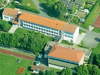 Im Priesendorfer Schulhaus wird im kommenden Schuljahr nur noch eine Mittelschulklasse unterrichtet. Foto: Ronald Rinklef/Archive