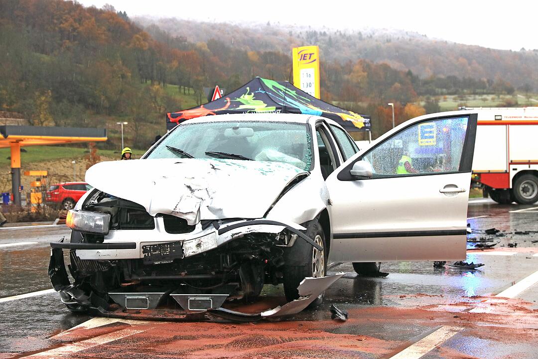 Mehrere Verletzte bei Unfall auf B470
