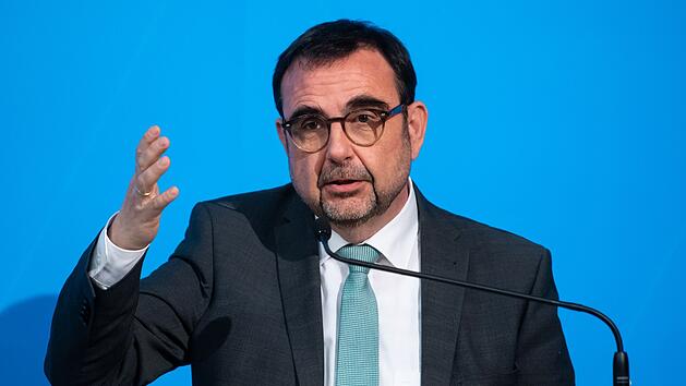 Klaus Holetschek (CSU), Gesundheitsminister von Bayern, hat sich für eine freiwillige Isolation nach einer Corona-Infektion ausgesprochen.