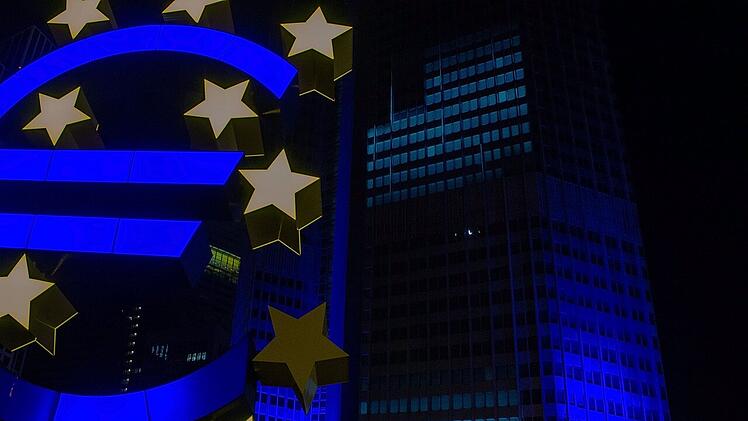 Die Europäische Zentralbank (EZB) hat ihren Sitz in Frankfurt am Main.