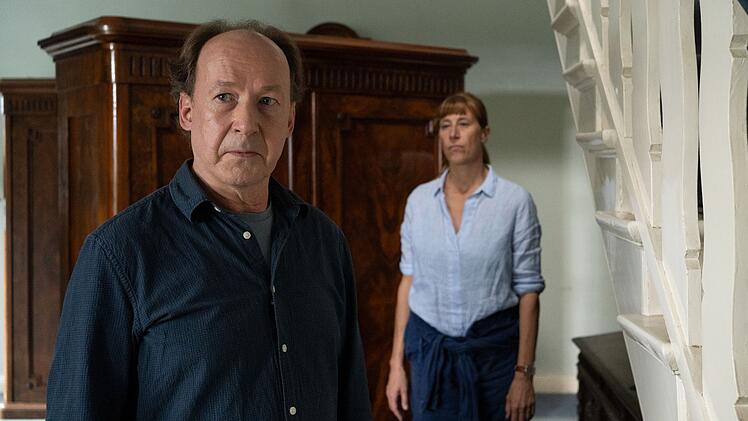 Jakob Stiller (Ulrich Noethen) und Dr. Silke Landauer (Helene Grass) tragen im neuen Krimi manchen Konflikt aus...