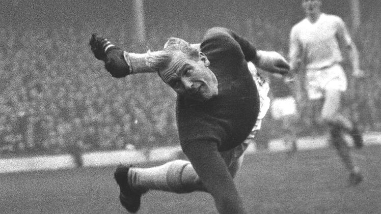 F&uuml;r seine Flugeinlagen war Bernd Trautmann bekannt. Und doch definierte er sein Torwartspiel vor allem &uuml;ber die Antizipation.