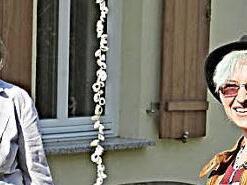 Buchautorin Renate Weilmann (rechts) erwartet am 12. Mai interessierte Besucher in den Räumen von Evelyn Schmidbauer (links).  Foto: H. Will