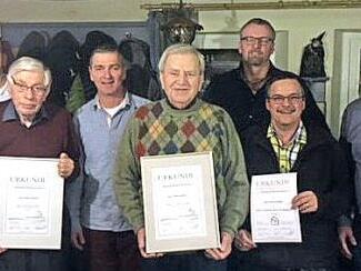 Ehrungen anlässlich der Hauptversammlung (von links): Kreisvorsitzender Alexander Blessinger, Hellmut Ehmann, Vorsitzender Kai Fürst, Helmut Würth, Carsten Häring, Michael Reblitz, Zweiter Bürgermeister Wolfgang Beyer  Foto: privat