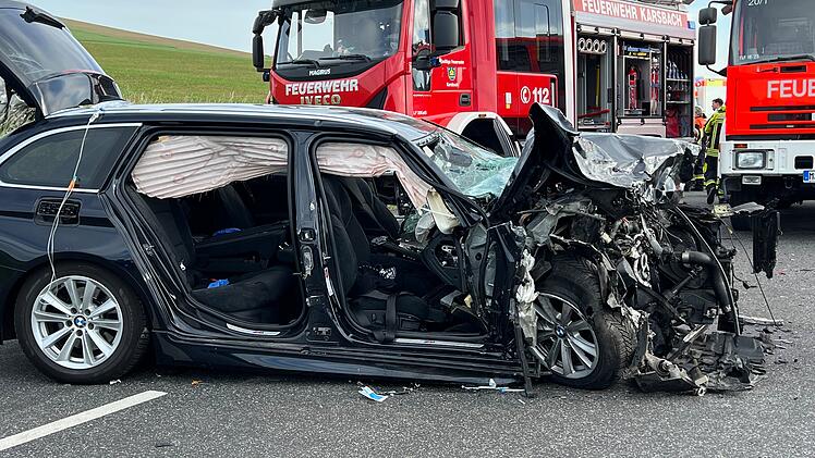 Autofahrer stirbt nach Kollision in Karsbach