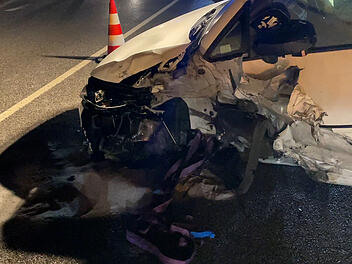 Fahrerinnen bei Unfall auf B2 im Kreis Erlangen-Höchstadt verletzt