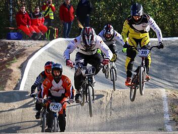 Beim Heimrennen in Erlangen düste Fabian Otto (re.) der Konkurrenz davon.  Fotos: Sandra Maltenberger