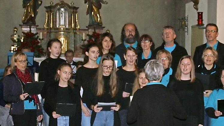 Der Wendelinuschor erfreute die Zuhörer in der katholischen Kirche in Rothhausen. Foto: Daniel Wiener