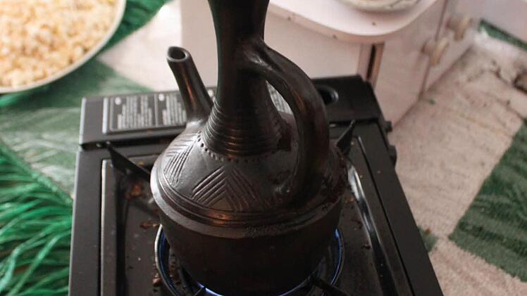 Der Kaffee im Tontopf "Jebena"