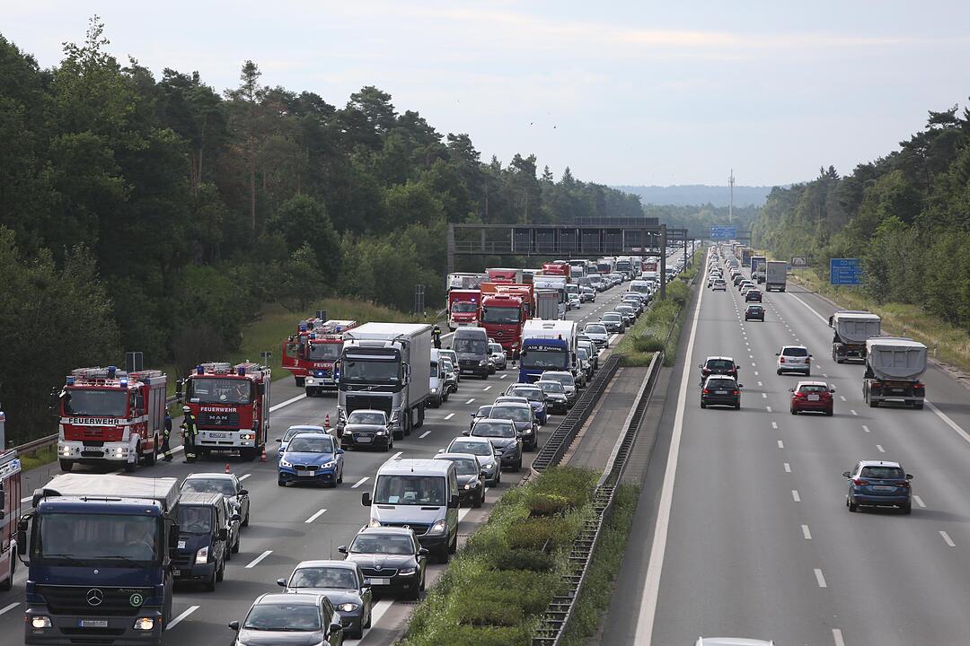 Nürnberg: Probleme mit Rettungsgasse nach Unfall