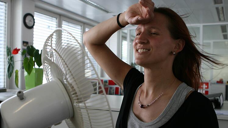 Ein Ventilator kann für Abkühlung an heißen Tagen sorgen. Symbolfoto: Jochen Nützel