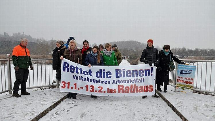 Naturschützer und Politiker mehrerer Parteien werben für das Volksbegehren. Foto: Rainer Lutz