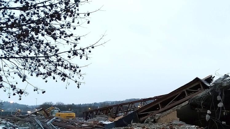 Impressionen vom Abriss der Coburger Angerhalle: 2. MärzFoto: Jochen Berger