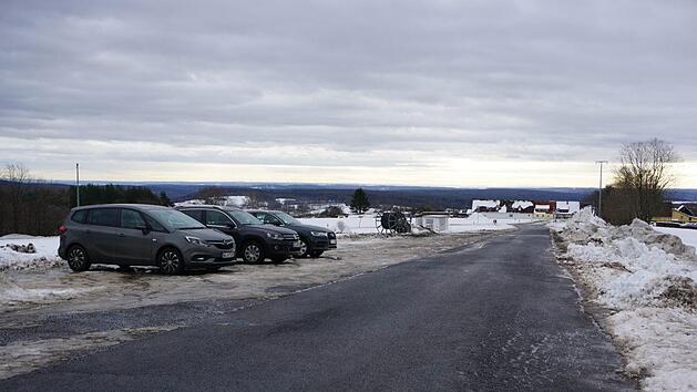 Der Wanderparkplatz oberhalb Sandbergs soll umgestaltet werden und  Wohnmobilstellpl&auml;tze erhalten. Der notwendige Bebauungsplan wurde in  Auftrag gegeben. Foto: Marion Eckert