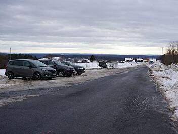 Der Wanderparkplatz oberhalb Sandbergs soll umgestaltet werden und  Wohnmobilstellplätze erhalten. Der notwendige Bebauungsplan wurde in  Auftrag gegeben. Foto: Marion Eckert