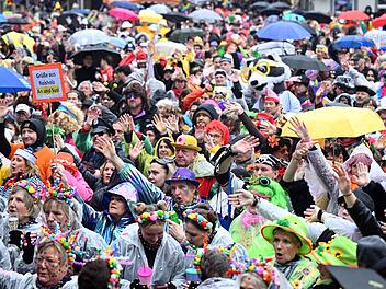Weiberfastnacht in D&uuml;sseldorf