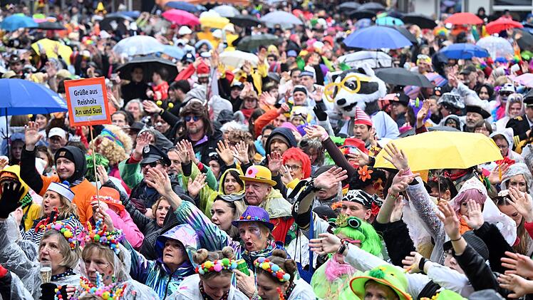 Weiberfastnacht in D&uuml;sseldorf