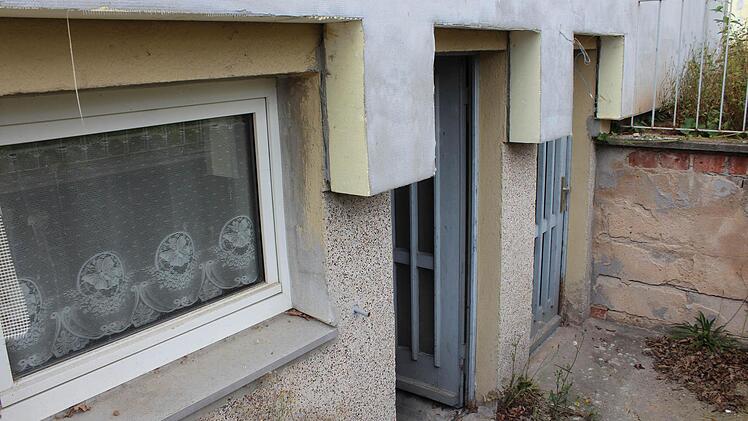 Die Mieter der Wohnblocks in der Höchstadter St.-Georg-Straße leben seit bald zwei Jahren auf einer Baustelle. Foto: Andreas Dorsch