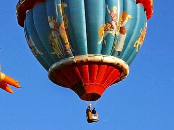 Mit Ballon mitten auf Kreuzung in Erlangen notgelandet